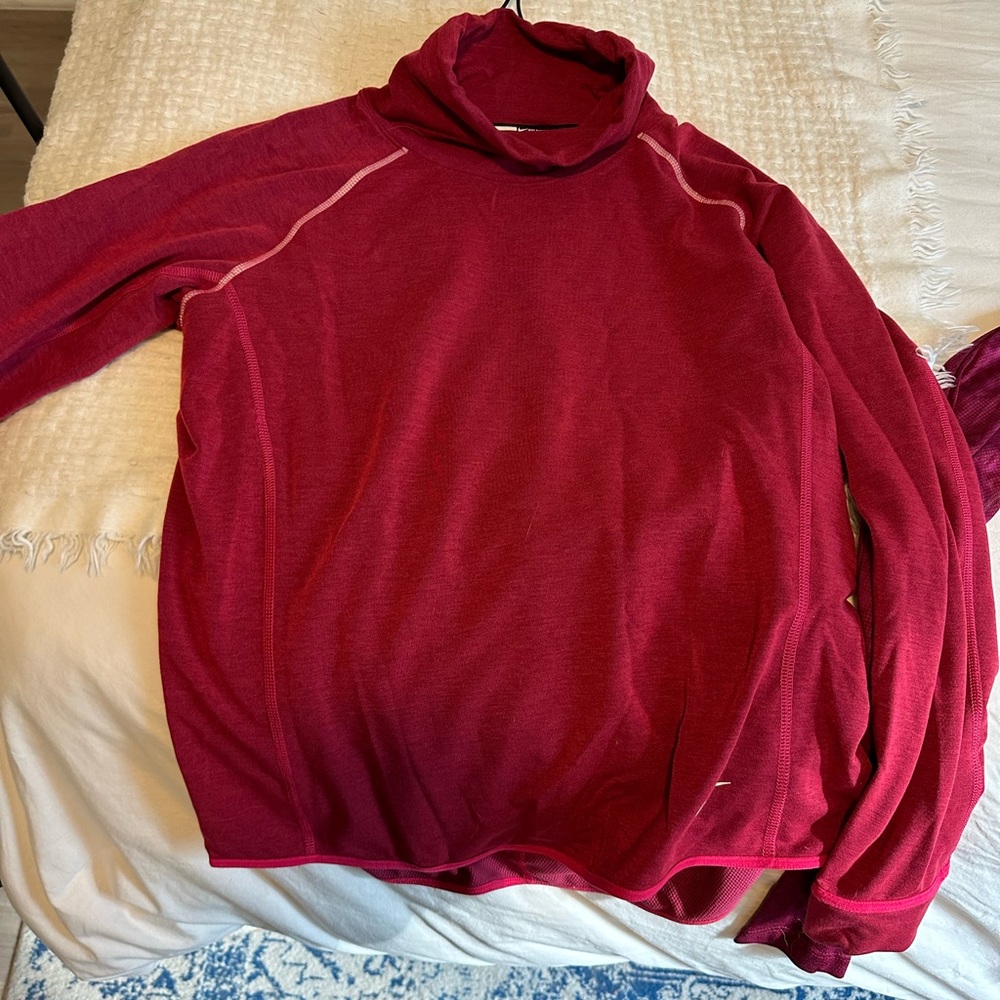 Nike dri-fit long sleeve burgundy size large with neck sleeve adjustment